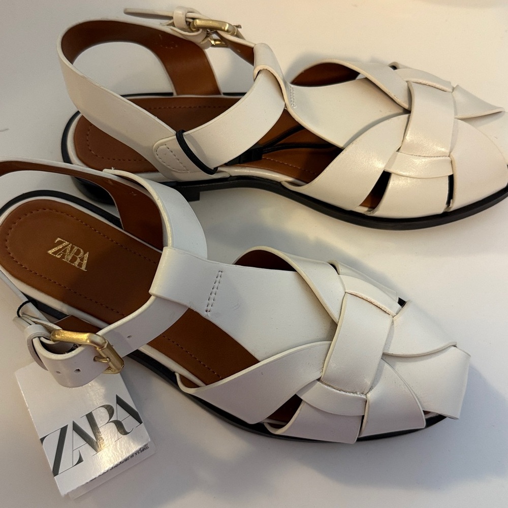 Zara Flats - Picture 2 of 4